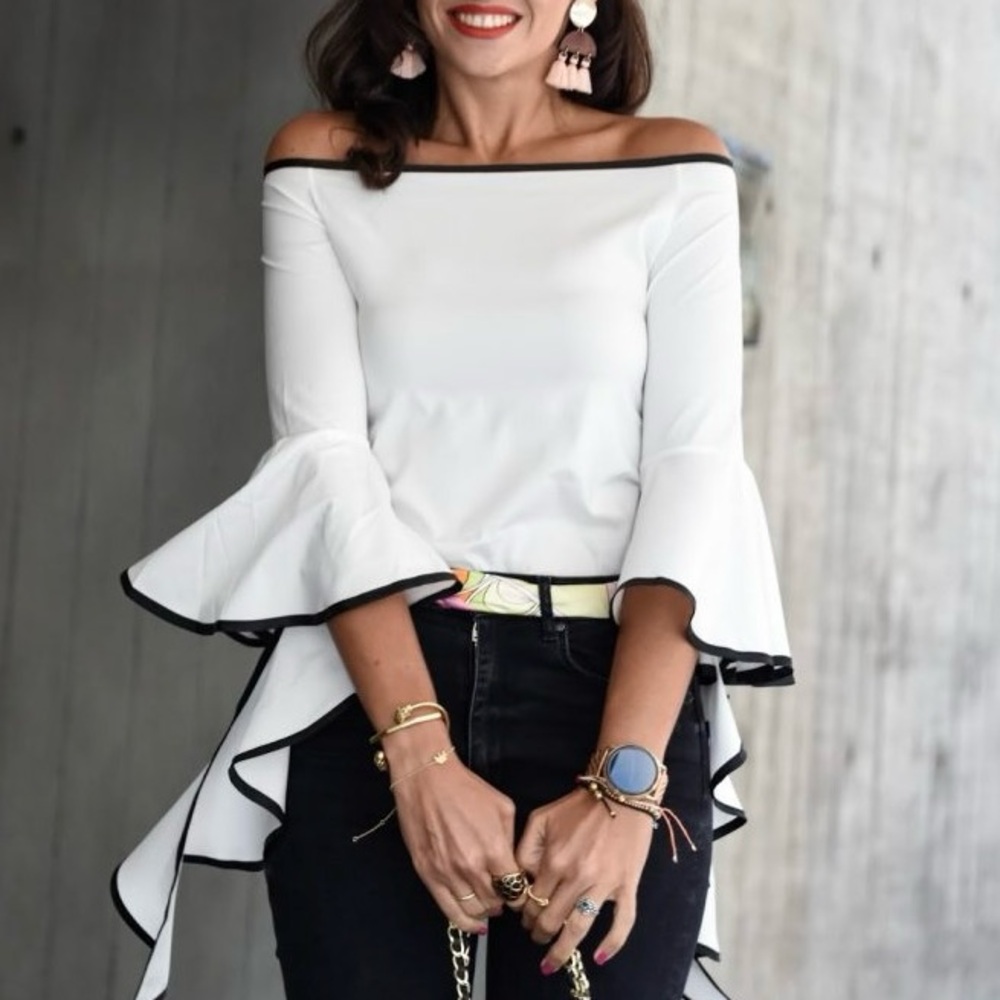 Hard to find showstopper punchy bell sleeve top retro look